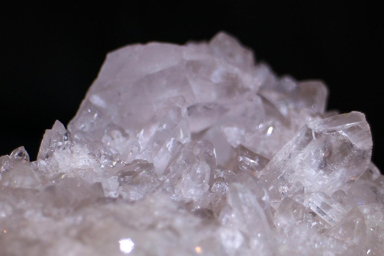 antranias-rock-crystal-238073_1920.jpg