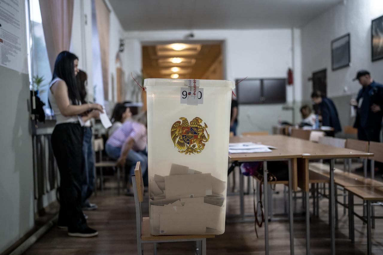 AA-20260607-41607899-41607886-ERMENISTANDAKI_PARLAMENTO_SECIMLERINDE_OY_VERME_ISLEMI_SONA_ERDI (1).jpg