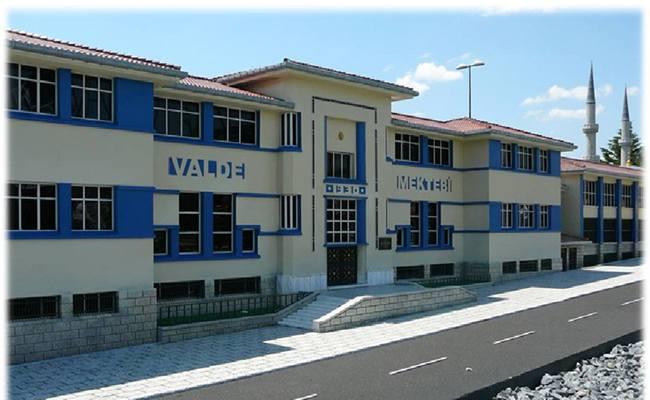 Pertevniyal Lisesi