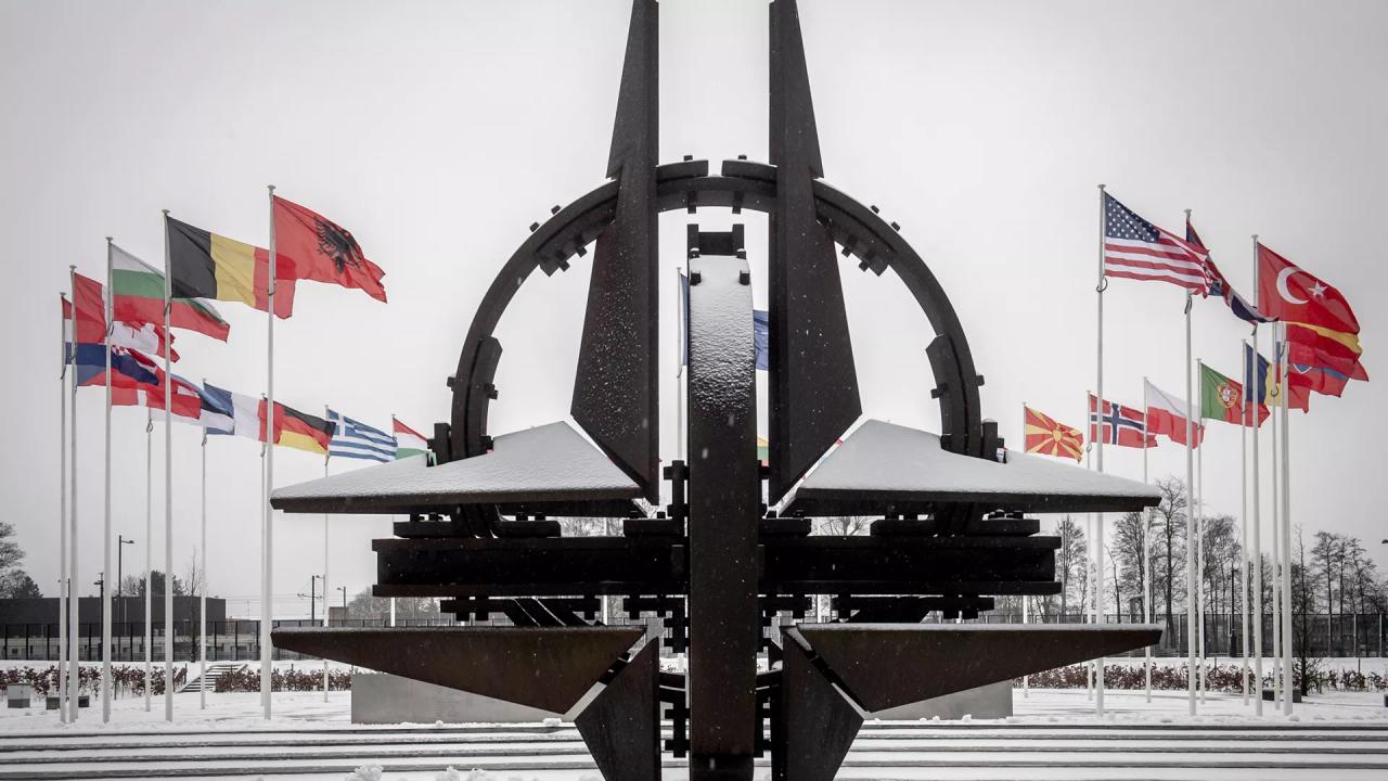 NATO Yıldızı Heykeli