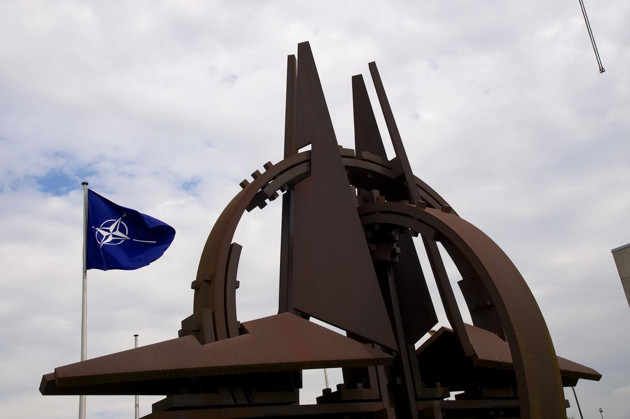 NATO Yıldızı Heykeli