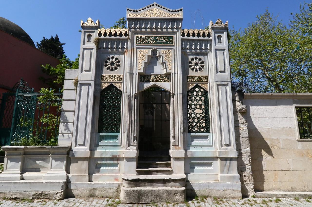 Fatma Şerife Hanım Türbesi