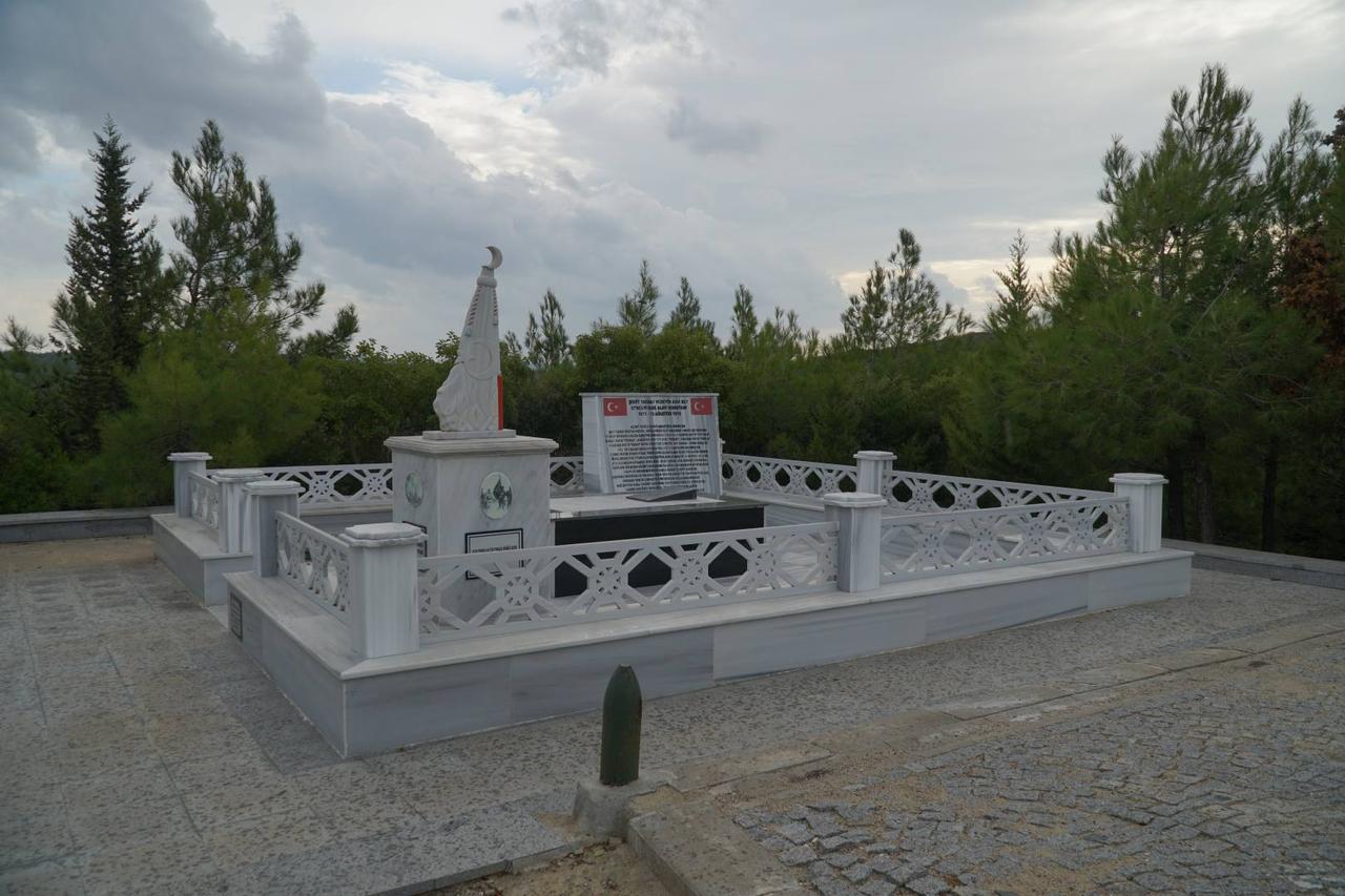 Yarbay Hüseyin Avni Bey Şehitliği