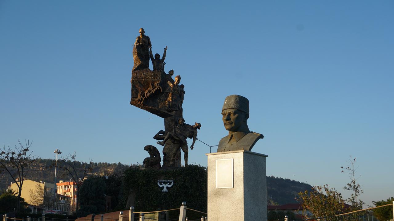 Tarihe Saygı Anıtı ve Parkı