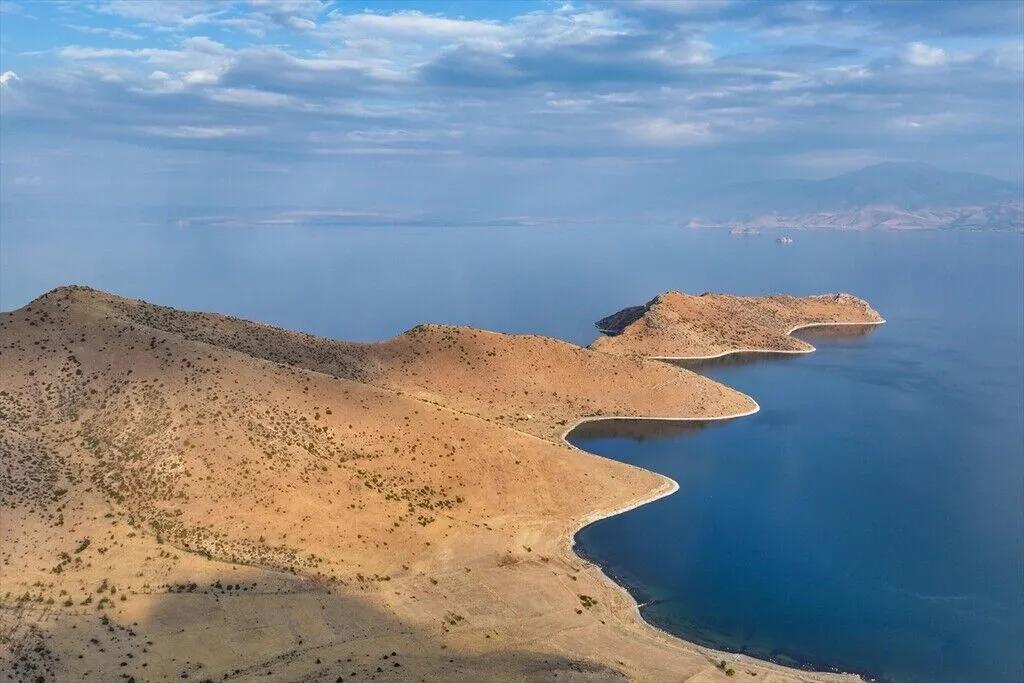 Van Gölü Deveboynu Yarımadası Milli Parkı