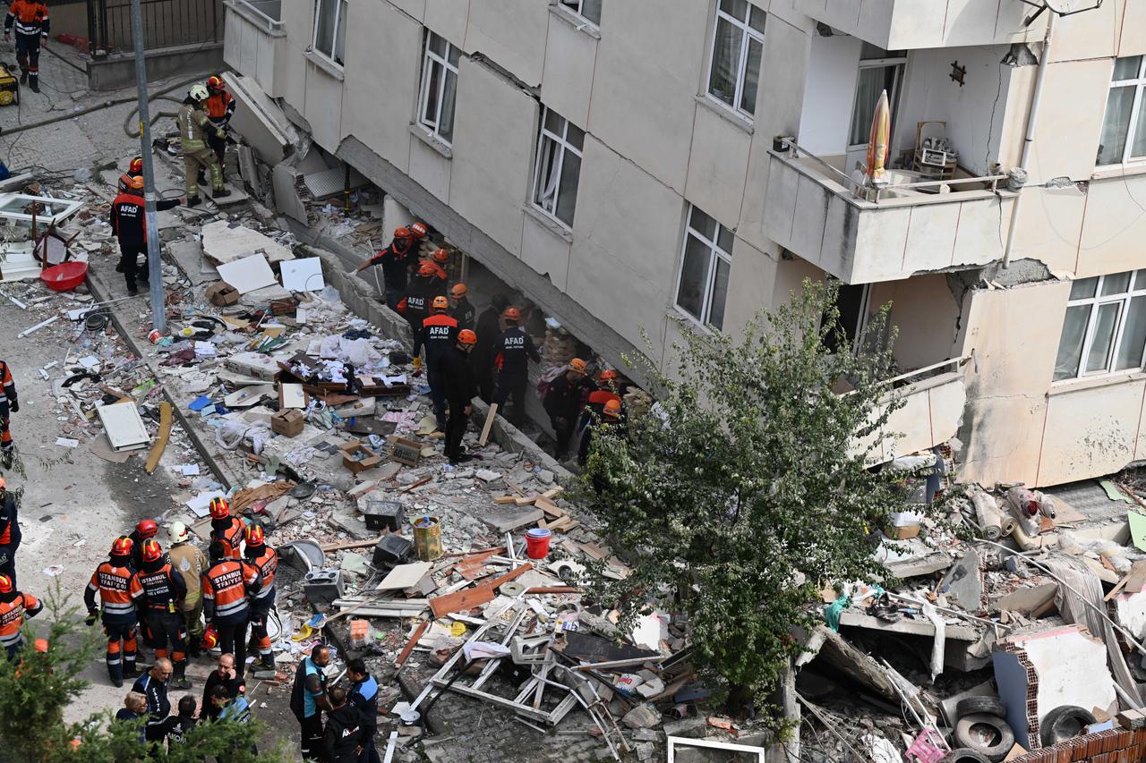 Maltepe Kardeşler Apartmanı Çökmesi image