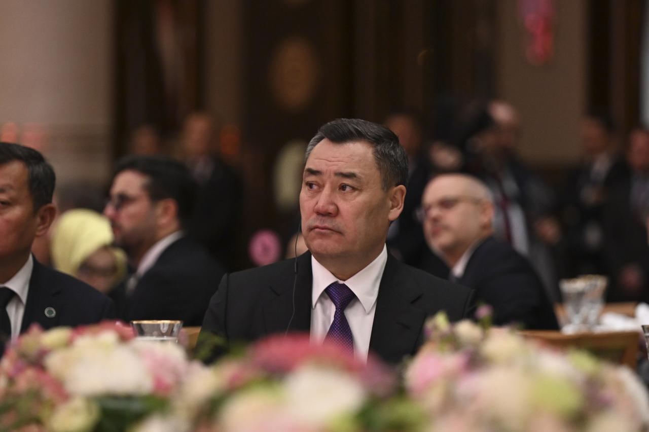 Kırgızistan Cumhurbaşkanı Sadır Caparov, Cumhuriyet Bayramı münasebetiyle düzenlenen akşam yemeğinde