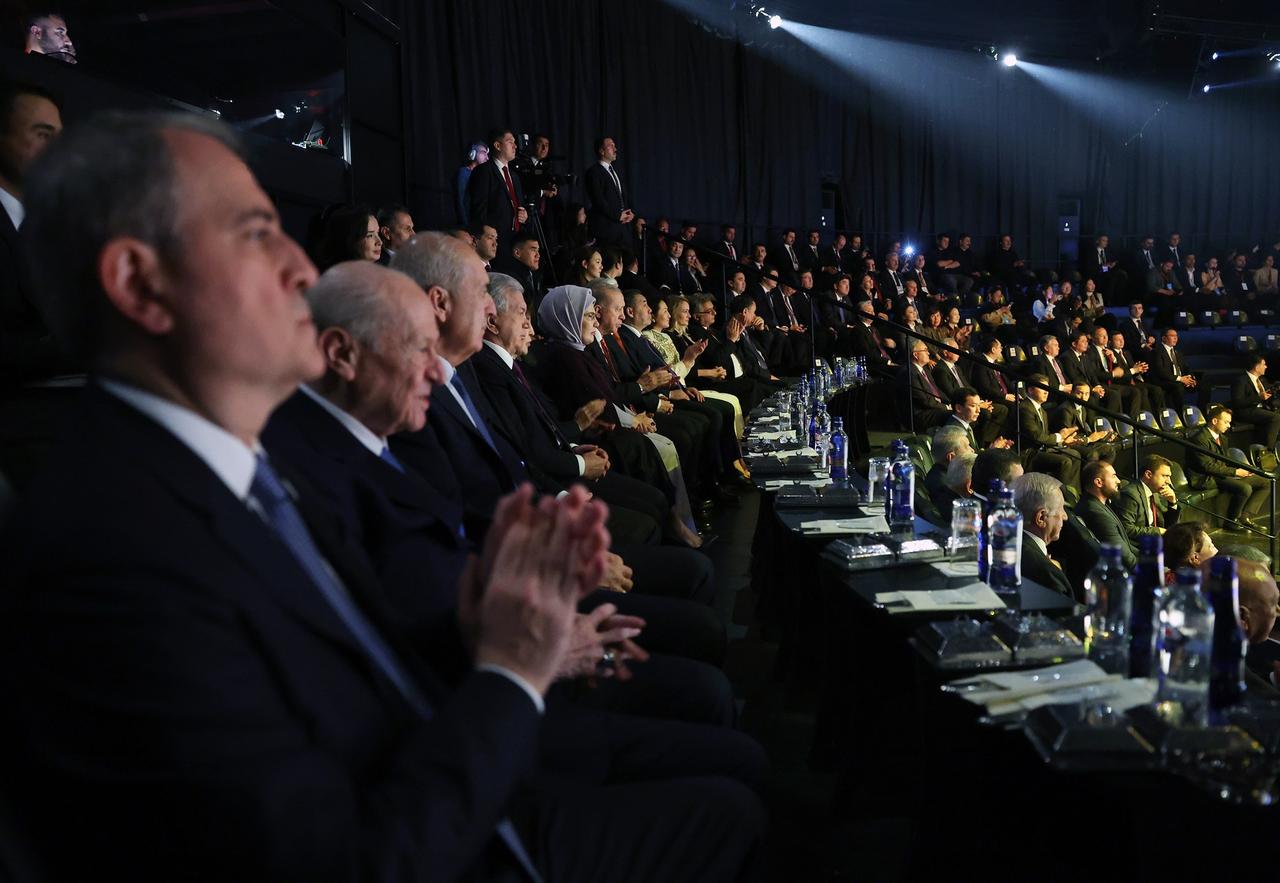 Cumhurbaşkanı Erdoğan ve TDT liderleri, Malazgirt Gösteri Merkezi'nde düzenlenen kültürel programda