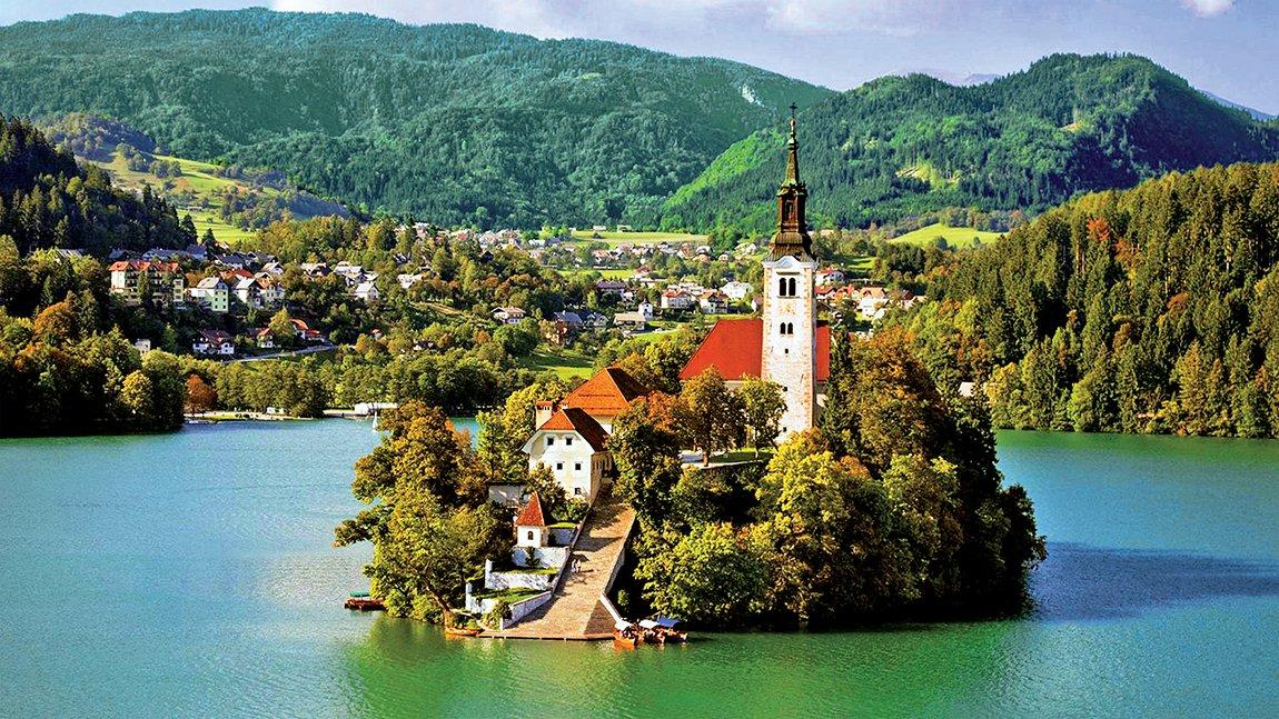 Slovenya’da Bled gölündeki ada