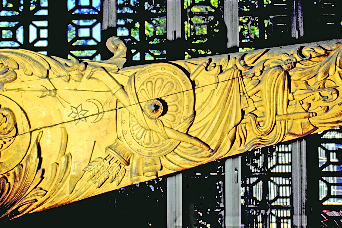 İstanbul Deniz Müzesi’nde sergilenenağaç eserlerden, Sultan Abdülmecid’inkayığından bir detay