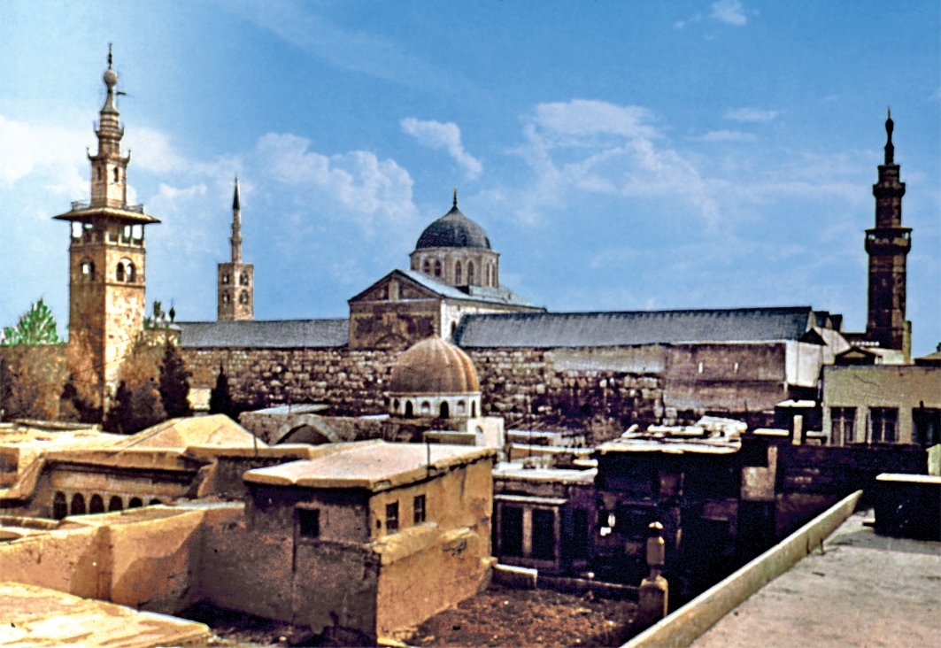 Kıble duvarına paralel neflerden meydana gelen Şam Ulucamii