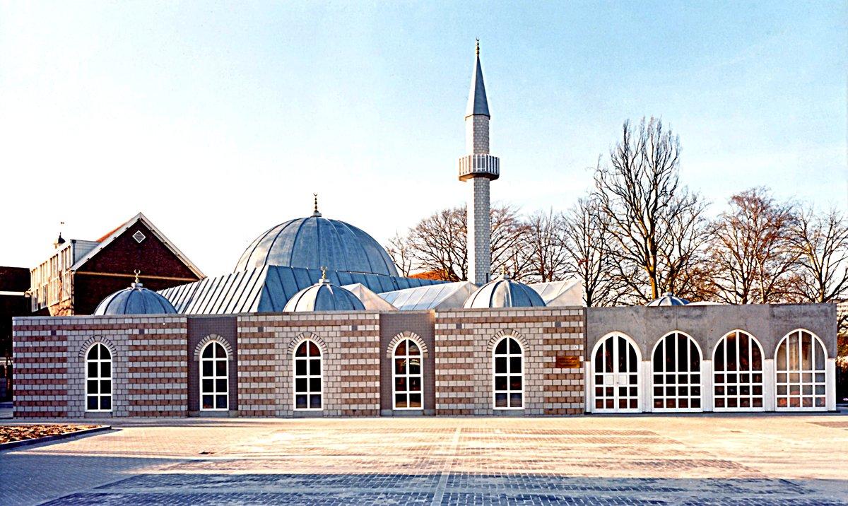 Hollanda Diyanet Vakfı tarafından 1989 yılında inşa ettirilen Fâtih Camii – Eindhoven/Hollanda