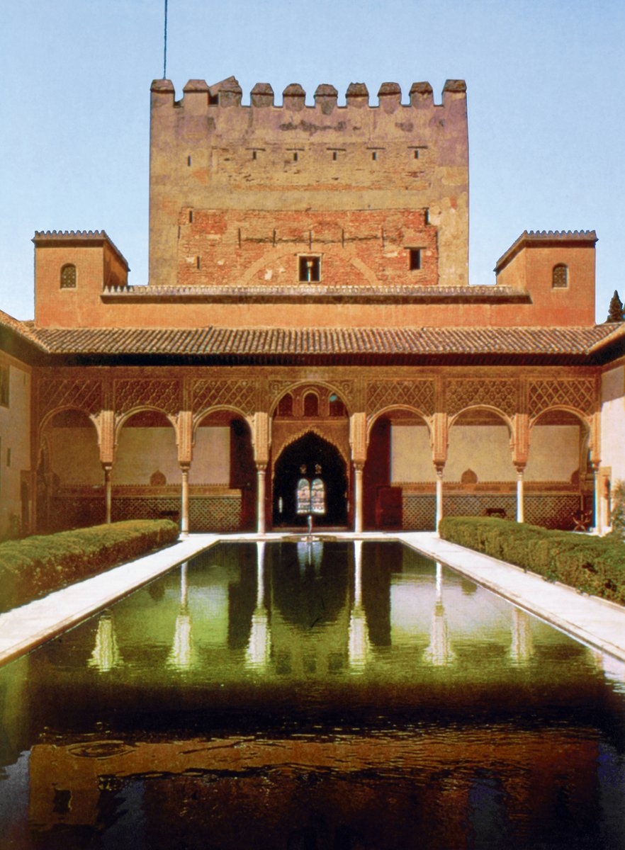 Elhamra Sarayı’nda Havuzlu Avlu – Gırnata/İspanya
