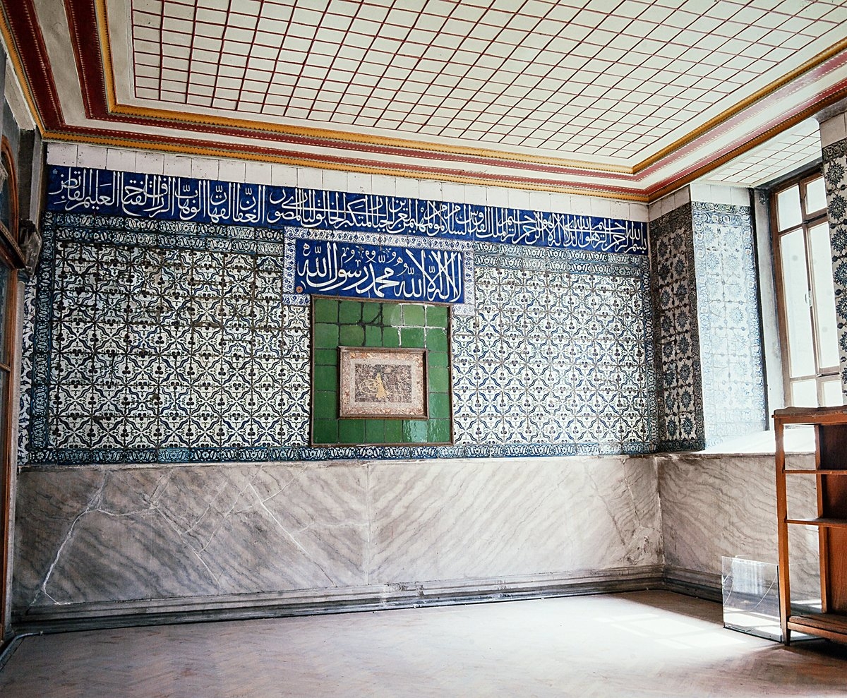 Ayasofya Kütüphanesi okuma salonununiçten görünüşü