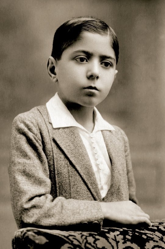 Turgut Cansever çocukluk yıllarında(Emine – Mehmet Öğün fotoğraf arşivi)