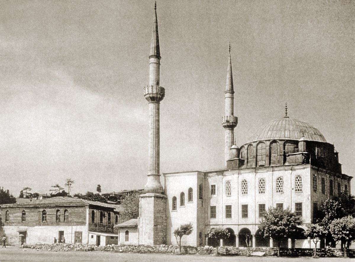 Humbarahane Kışlası Camii’nin eski bir fotoğrafı (Süleyman Faruk Göncüoğlu fotoğraf arşivi)