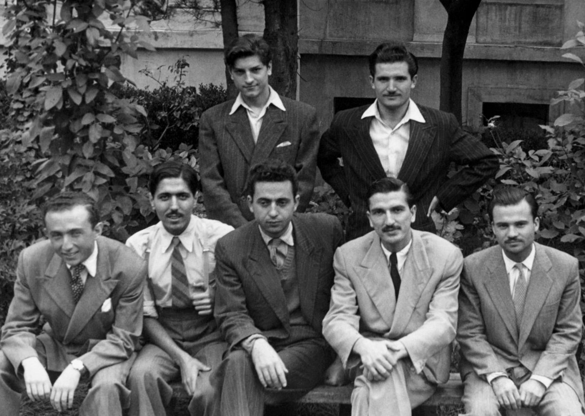 Turgut Cansever İstanbul Devlet Güzel Sanatlar Akademisi’nde öğrencilik yıllarında(Emine – Mehmet Öğün fotoğraf arşivi)