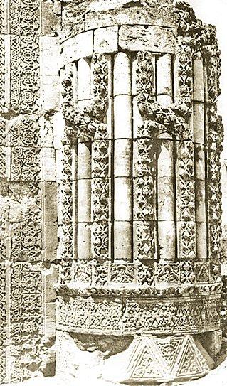 Çifte Minareli Medrese’nin köşe kulesi