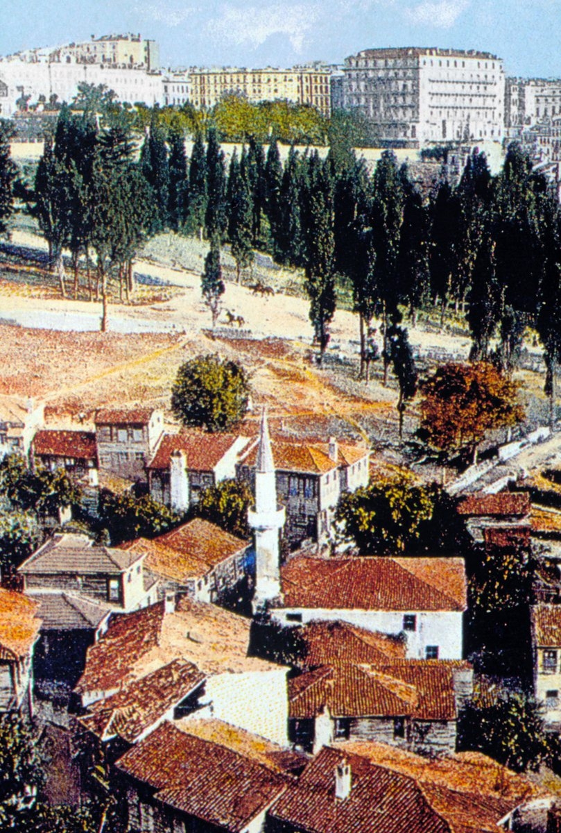 Galata Mezarlığı’nın Kasımpaşa’ya uzanan ucunu gösteren eski bir kartpostal (Semavi Eyice kartpostal koleksiyonu)