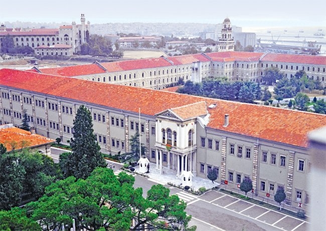 Batı üslûbunda inşa edilen askerî yapılardan Selimiye Kışlası – Üsküdar/İstanbul