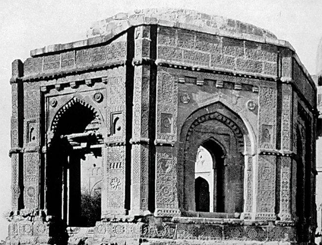 Fârûkī hânedanına ait bir türbe – Handeş/Hindistan