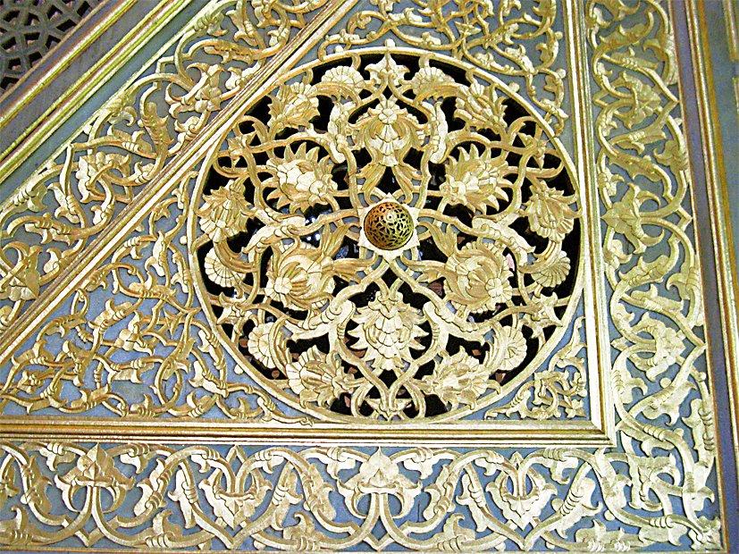 Sultan Ahmed Camii’nin minberindekitaş işçiliğini gösteren ayrıntılar