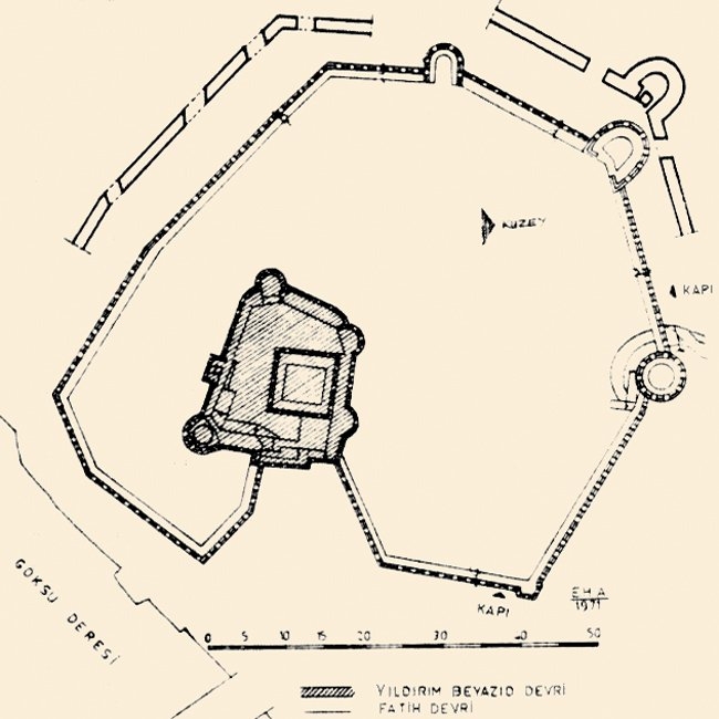 Anadoluhisarı’nın planı (E. H. Ayverdi, Osmanlı Mi‘mârisinde Fâtih Devri, İstanbul 1974, IV, 619)