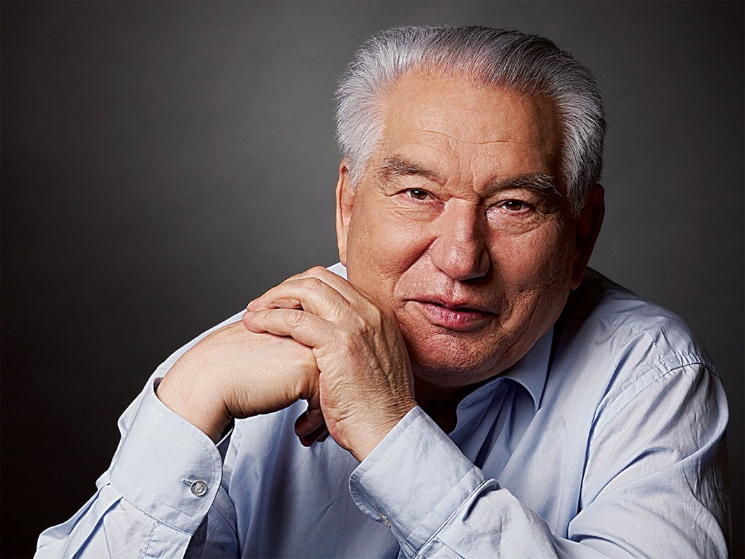 Kırgız yazar, fikir ve siyaset adamıCengiz Aytmatov