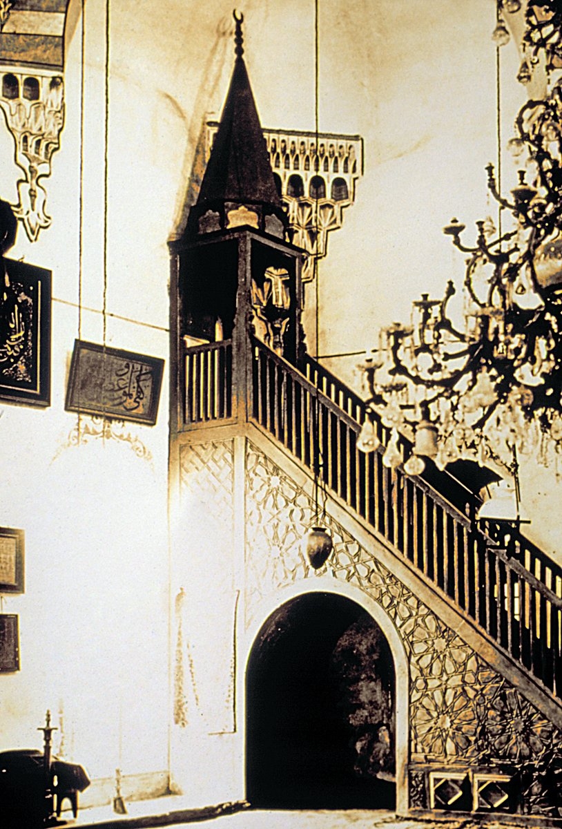 Hamza Bey Camii’nin bugün mevcut olmayan minberi (Semavi Eyice fotoğraf arşivi)