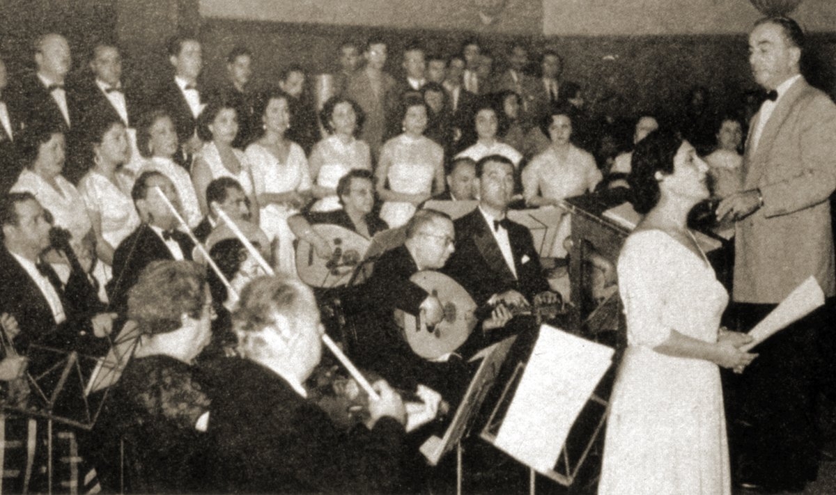 İstanbul Belediye Konservatuvarı Türk Mûsikisi İcra Heyeti’nin Münir Nurettin Selçuk yönetimindeki konserinden bir görünüş