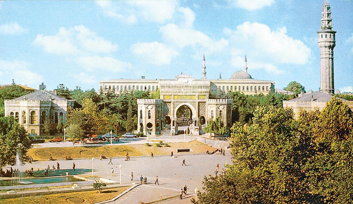 Lozan Antlaşması’ndan sonra dârülfünuna tahsis edilen ve halen İstanbul Üniversitesi merkez binası olan eski Harbiye Nezâreti