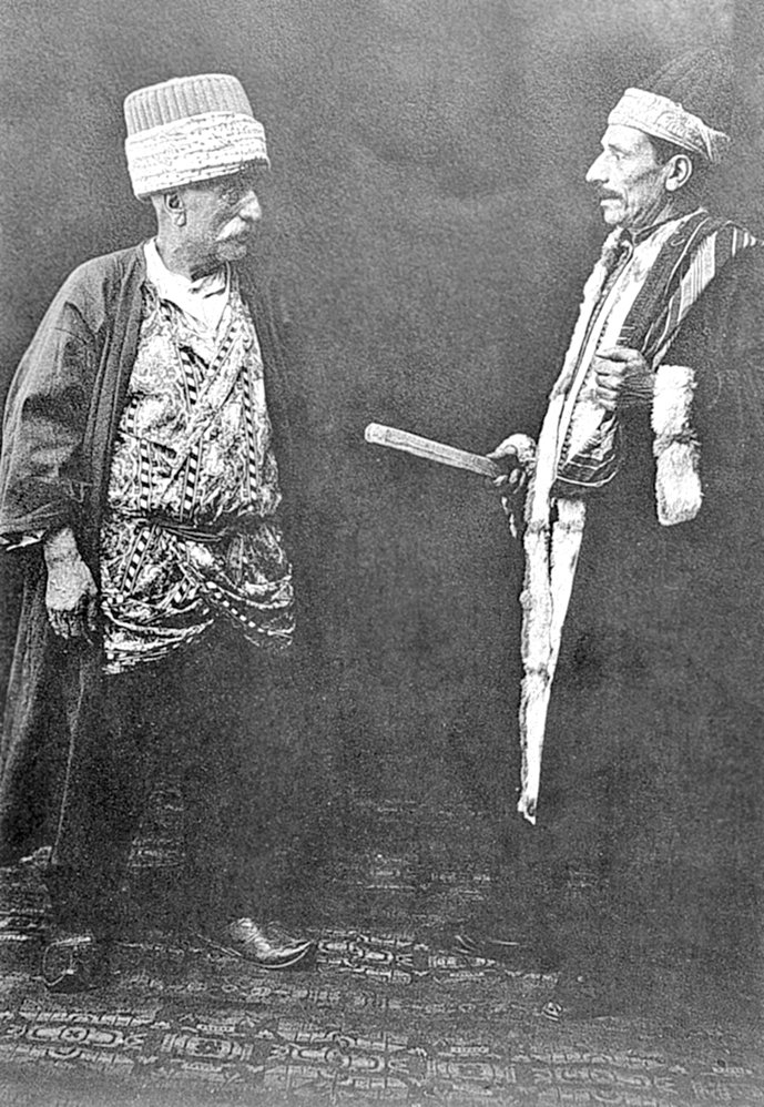 Orta oyununun iki büyük ustası Kavuklu Hamdi ile Pîşekâr Küçük İsmâil Efendi