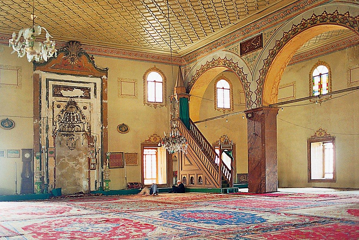 Sultan Murad Camii’nin içinden bir görünüş