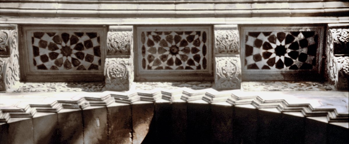 Fîruz Bey Camii’nin taş süslemelerinden biri