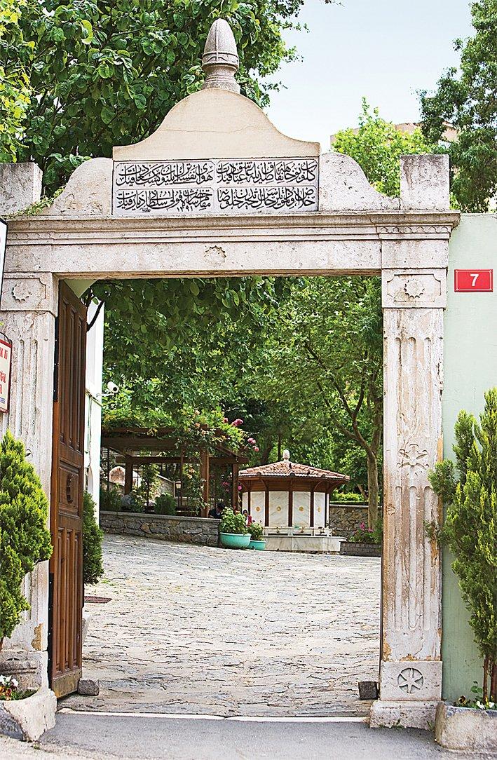 Şahkulu Sultan Tekkesi’nin cümle kapısı