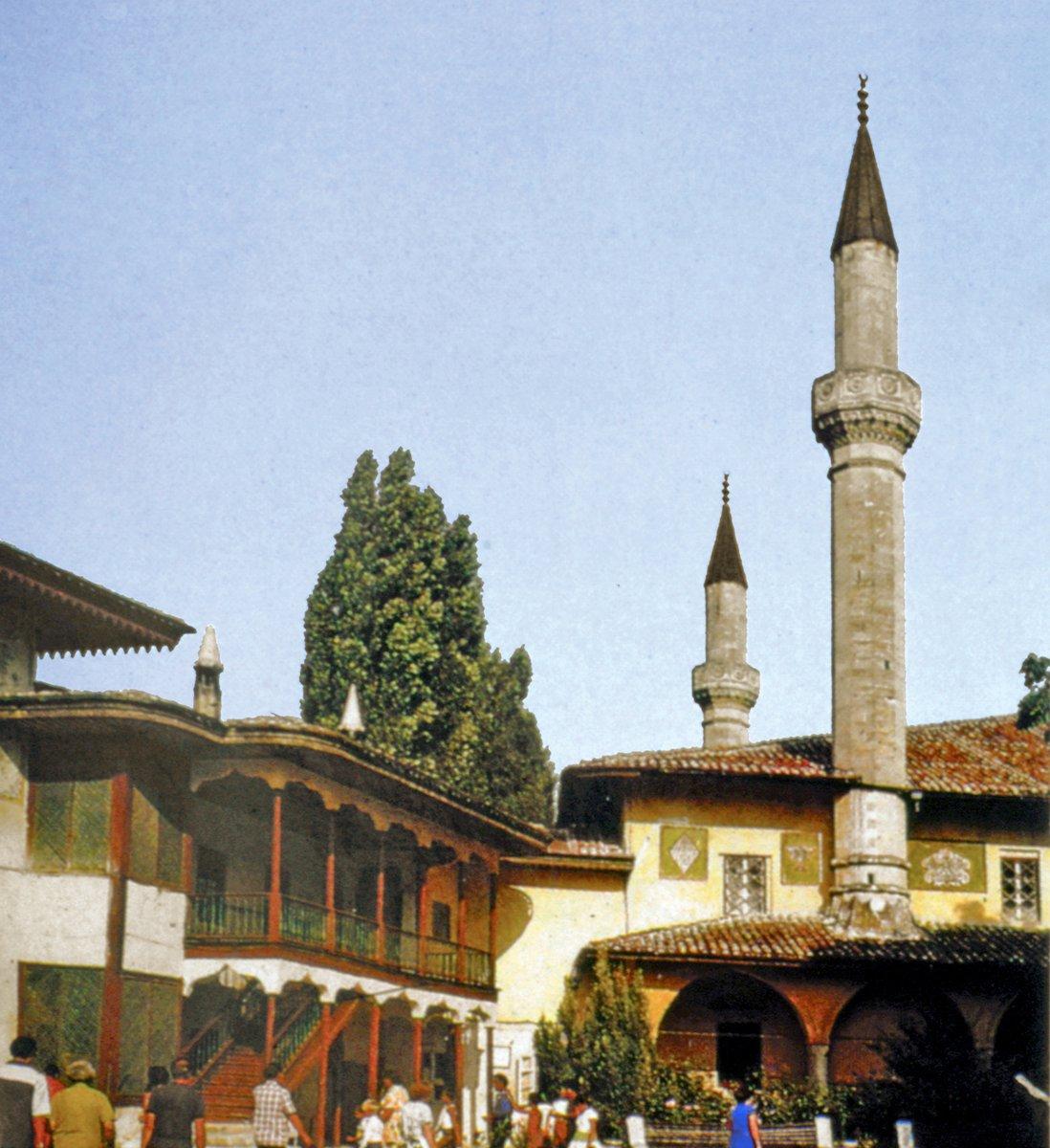 Bahçesaray’da 1740-1743 yılları arasında inşa edilen Han Camii