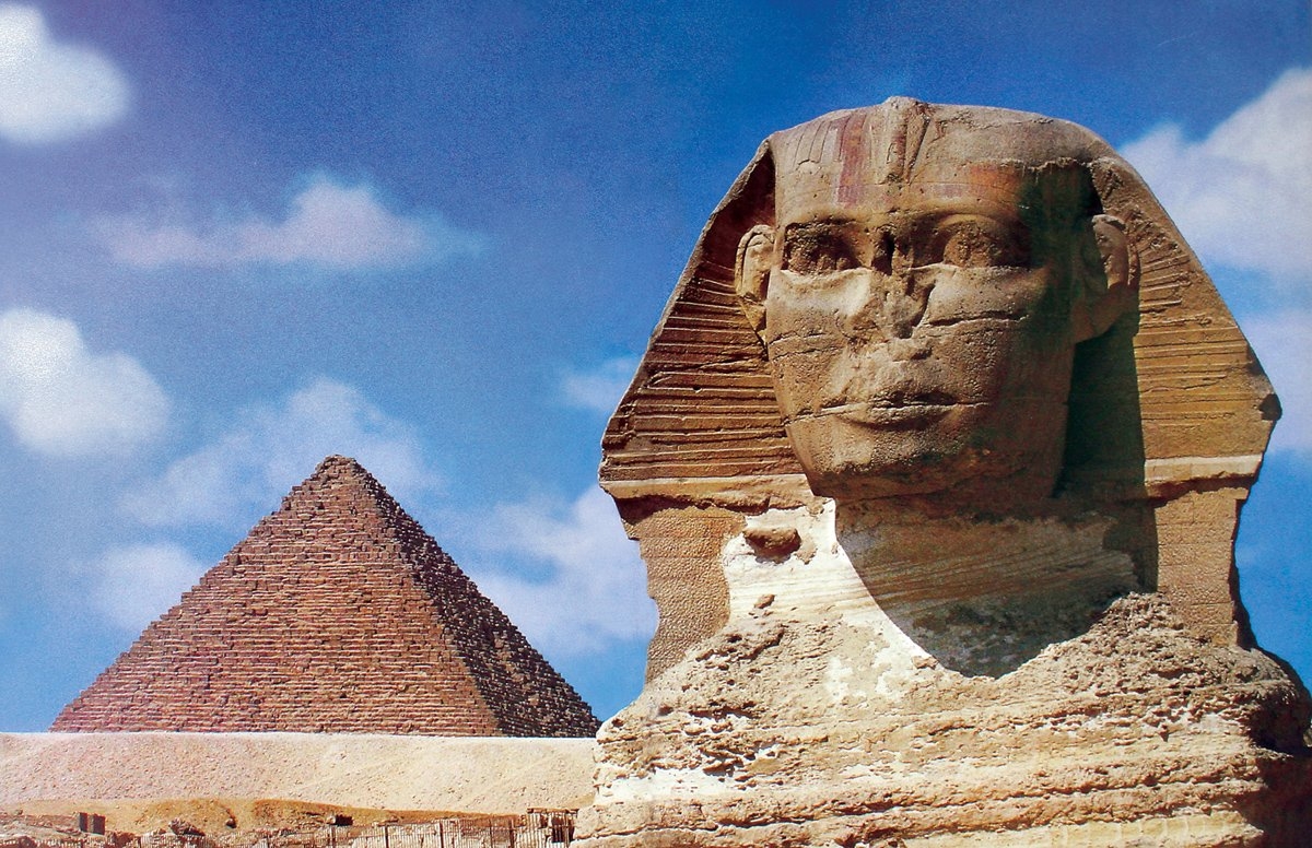 IV. hânedanın firavunlarından Kefren’in Cîze’deki piramidi ile yanındaki sfenks