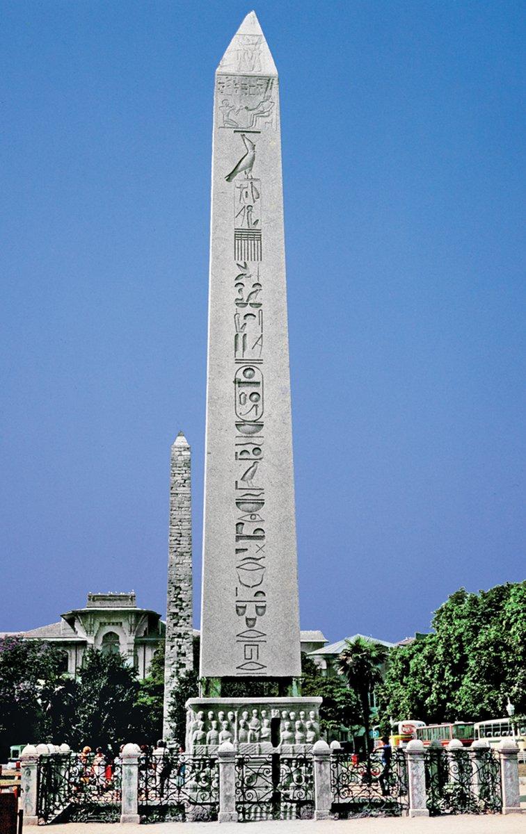 İmparator Büyük Theodosios devrinde (379-395) Mısır’dan İstanbul’a getirilerek Hipodrom’a dikilen obelisk (dikili taş) – Sultanahmet