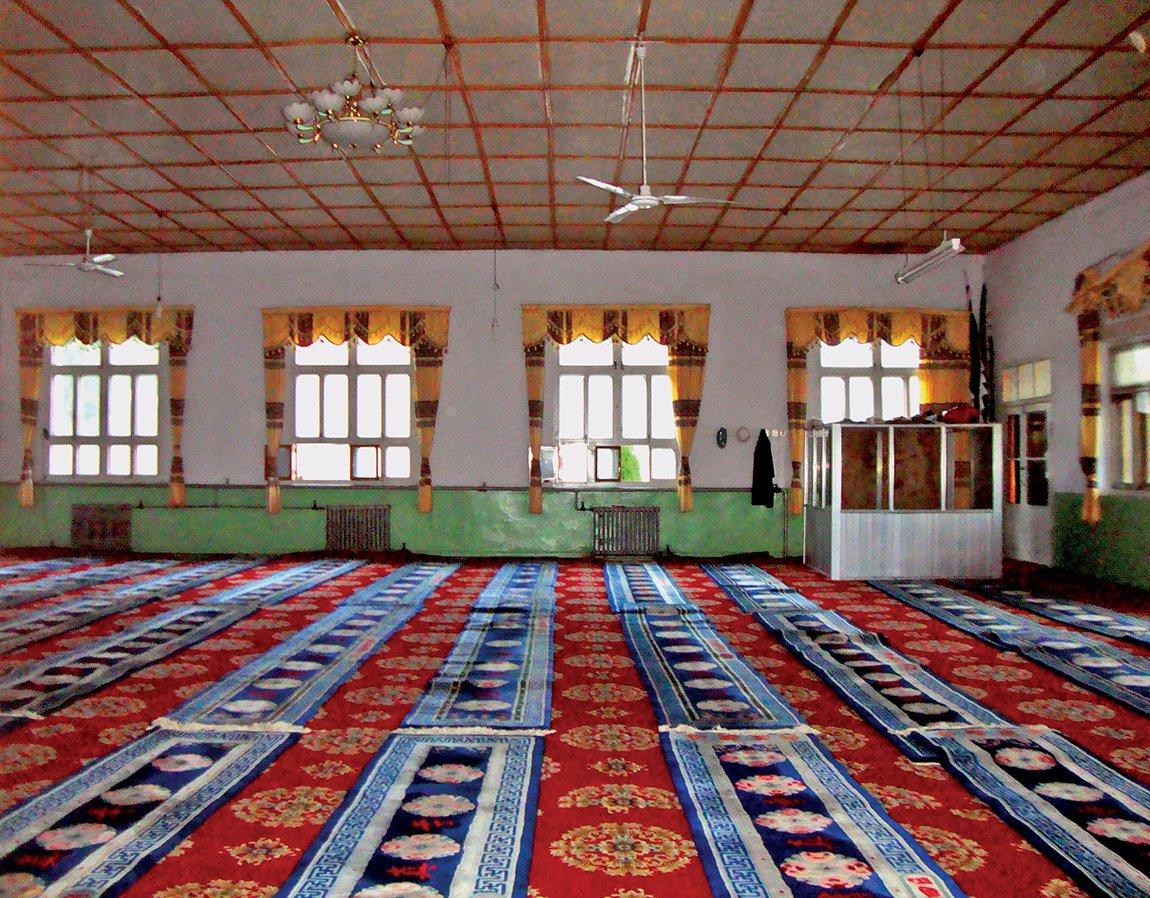Salır özerk bölgesinde bulunan Gaizi (Jiezi) köyündeki cami-medresenin harim kısmı