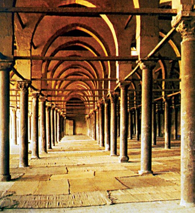 Amr b. Âs Camii’nin içinden bir görünüş