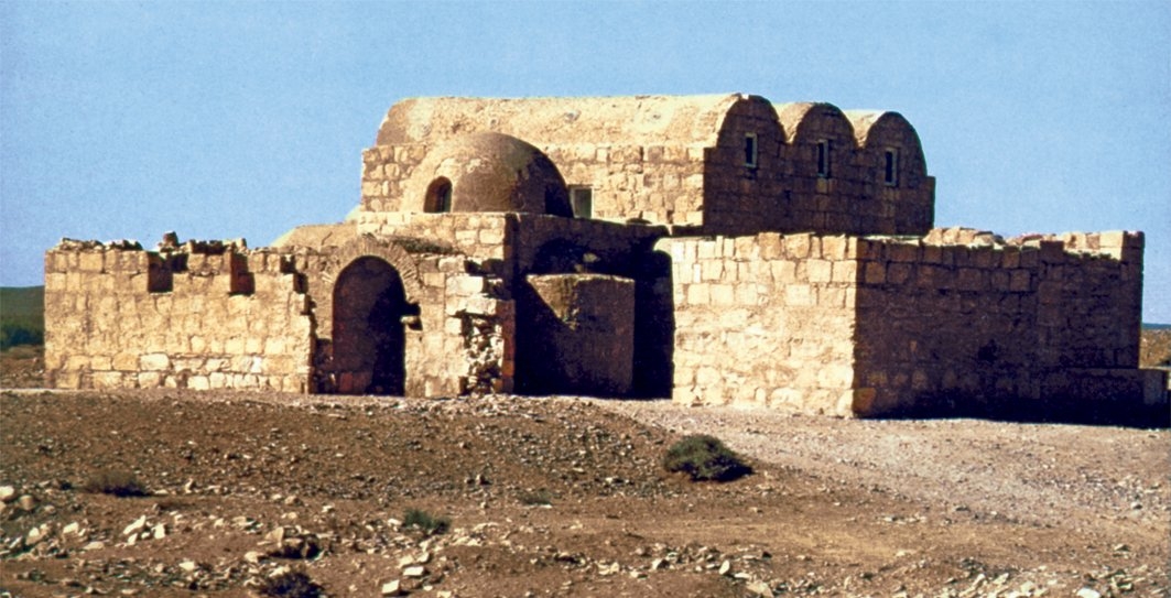 Emevîler devri sivil mimari eserlerinin günümüze ulaşan önemli yapılarından Kusayru Amre – Ürdün