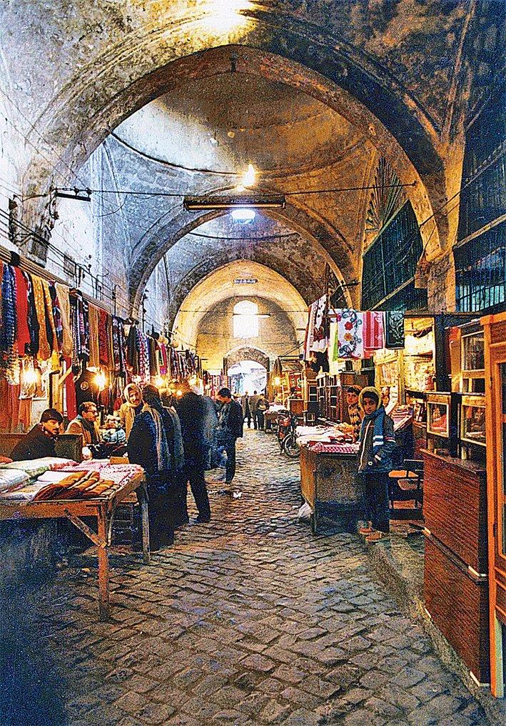 Şanlıurfa Bedesteni’nin(Kazzâz pazarı) içinden bir görünüş