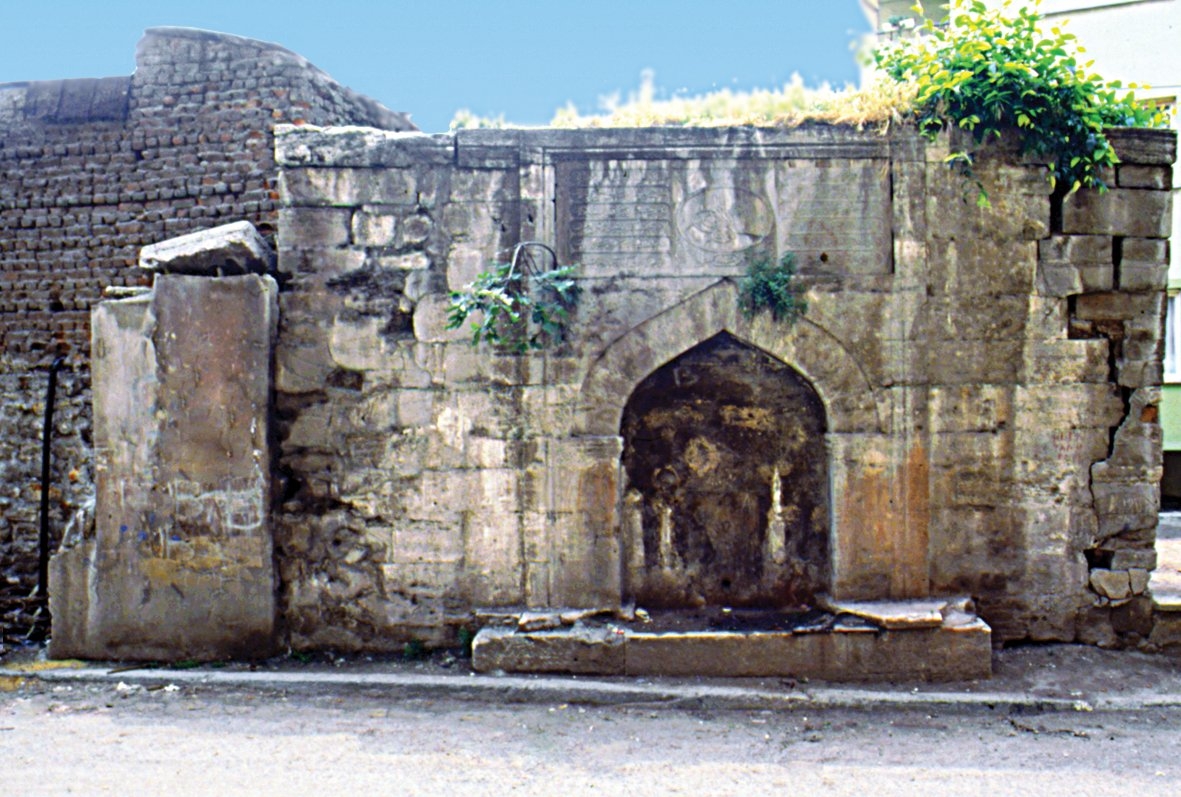 Silivrikapı’daki Bezmiâlem Vâlide Sultan Çeşmesi – Fatih/İstanbul
