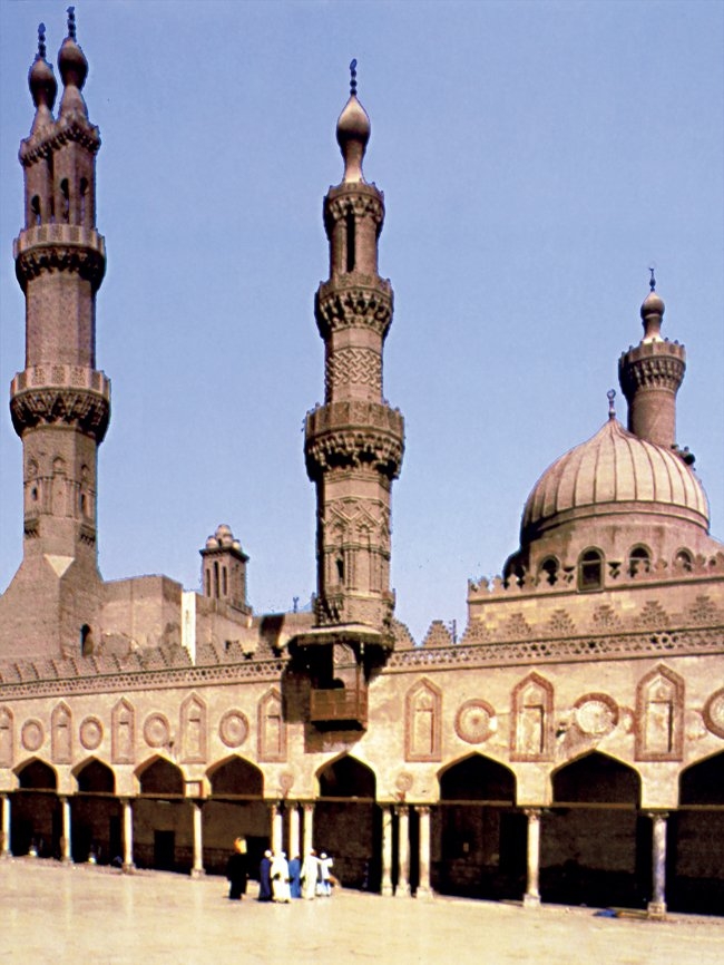 Fâtımî döneminin önemli yapılarındanEzher Camii – Kahire/Mısır