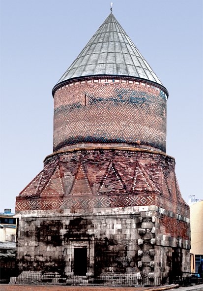 Eretnaoğlu Şeyh Hasan’ınGüdük Minare diye anılan türbesi – Sivas