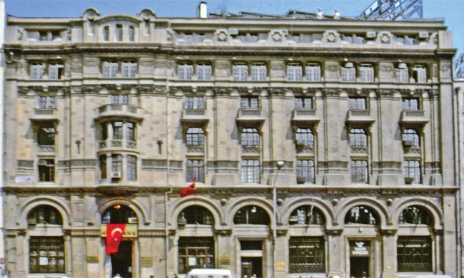 Neo-Bizans üslûbuyla inşa edilmiş olan Karaköy Palas – Beyoğlu/İstanbul