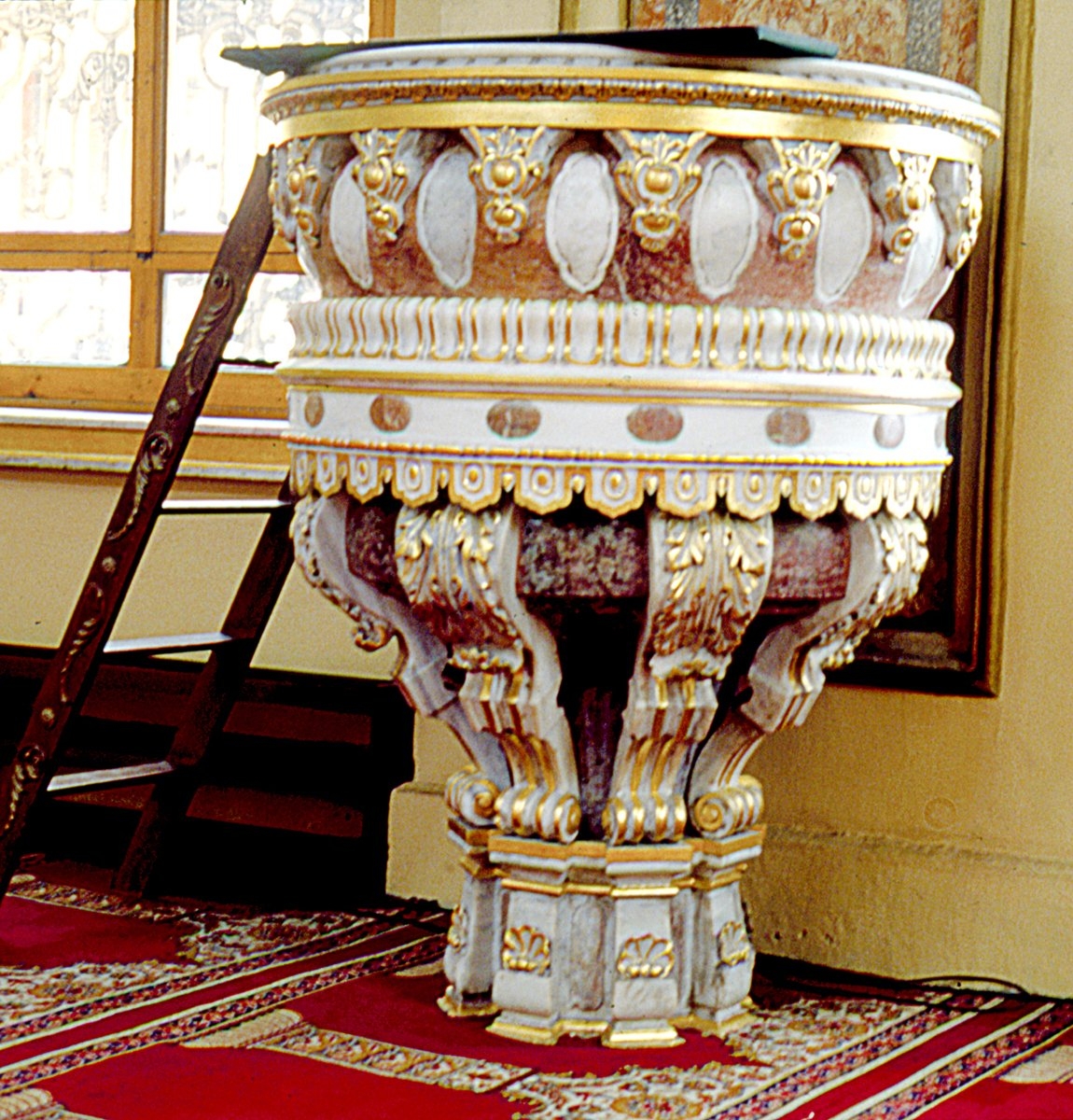 Dolmabahçe Camii’nin vaaz kürsüsü