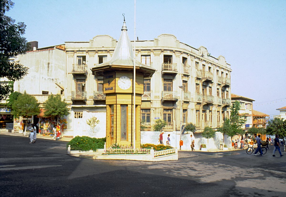 Büyükada’da İskele Meydanı