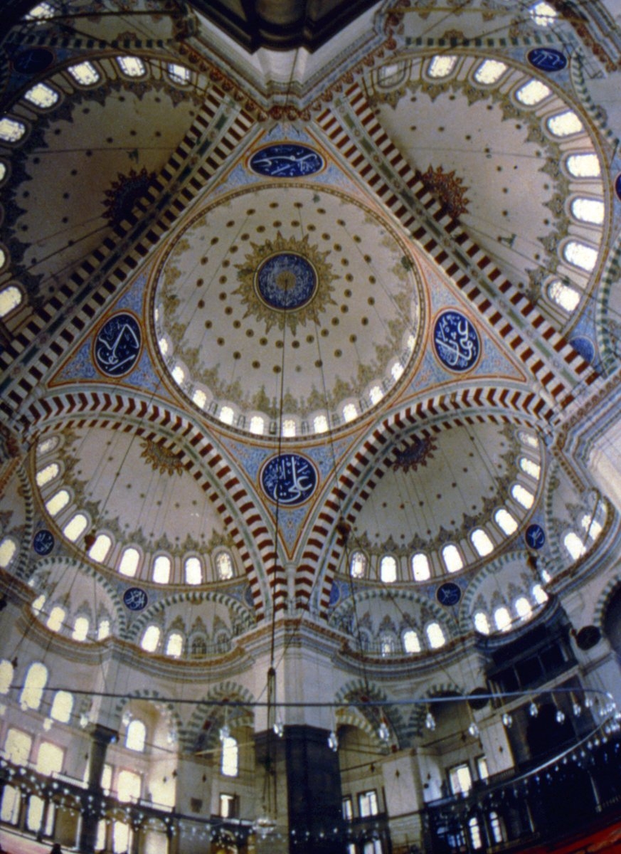 Fâtih Camii kubbesinin içten görünüşü