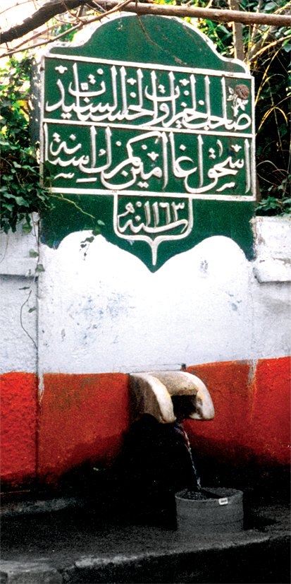 Kireçburnu’nda Edirneli Emin Efendi’nin celî sülüs hatla yazdığı İshak Ağa Çeşmesi kitâbesi – Sarıyer/İstanbul